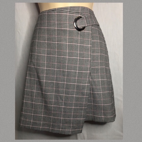 Tokito Dresses & Skirts - *Tokito* Size 12 plaid/houndstooth asymmetrical skirt.